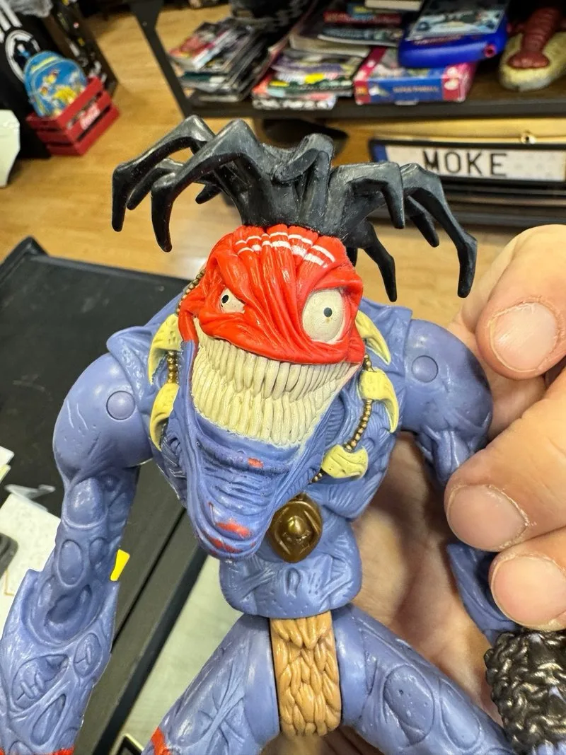 Insaniac Pequeños Guerreros Figura