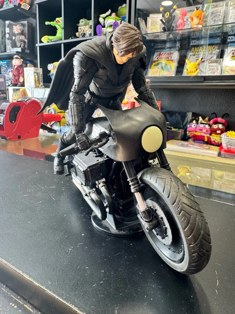 Batman con Batimoto Robert Pattinson