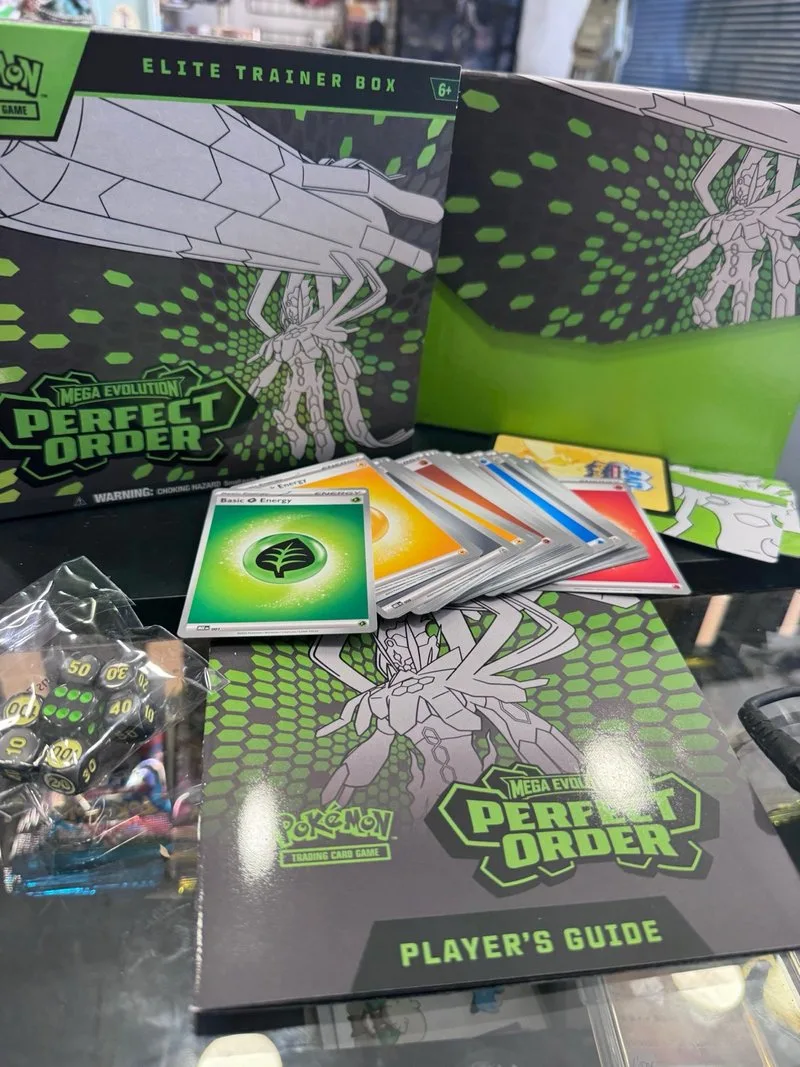 Pokemon Perfect Order ETB Caja Entrenador abierta