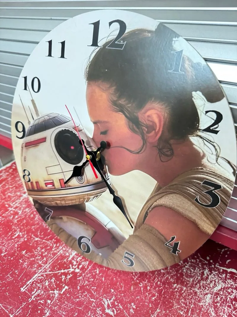 Reloj de pared Star Wars Rey con BB-8 , 30 cm