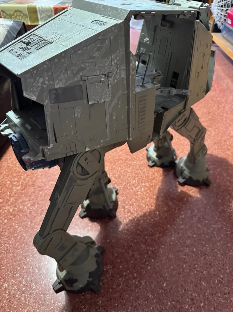 AT-AT Legacy 2010 Hasbro Funcionando