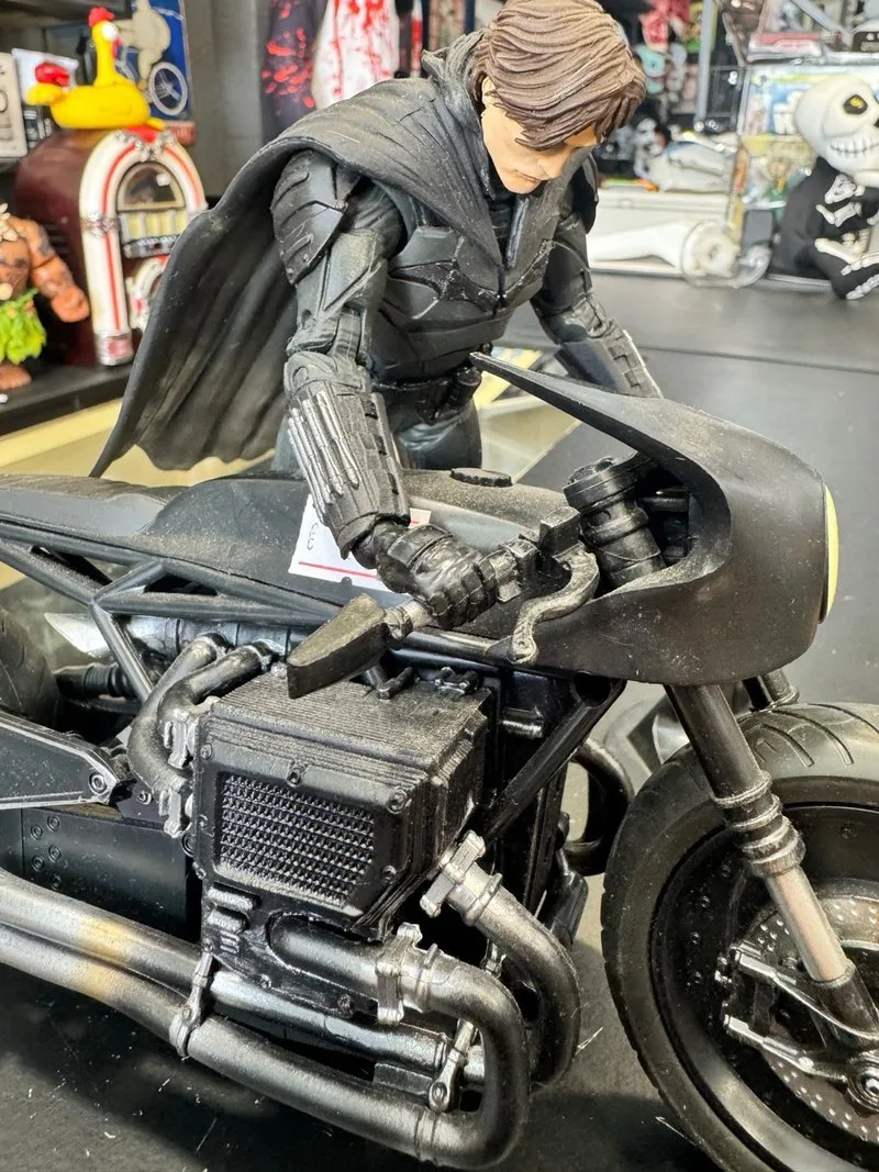Batman con Batimoto Robert Pattinson