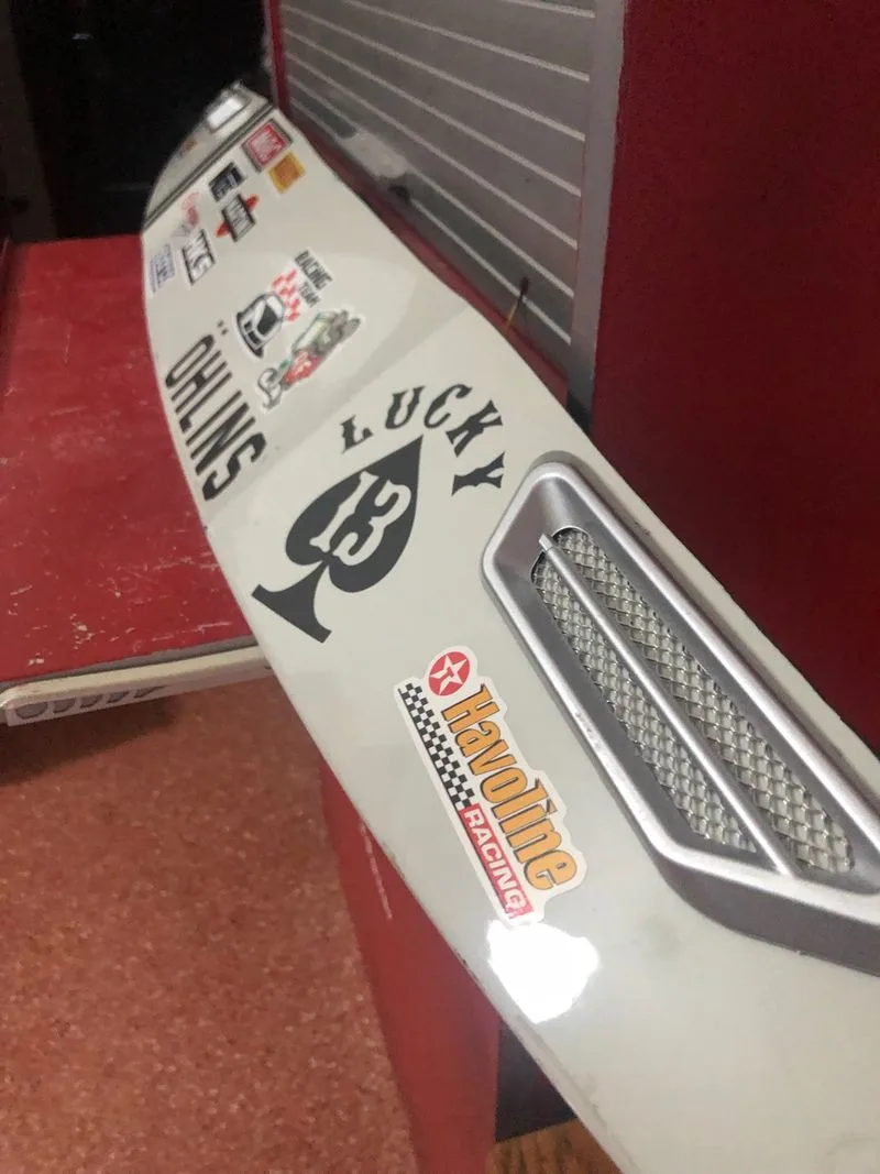 Aleron coche de carreras personalizado decoracion