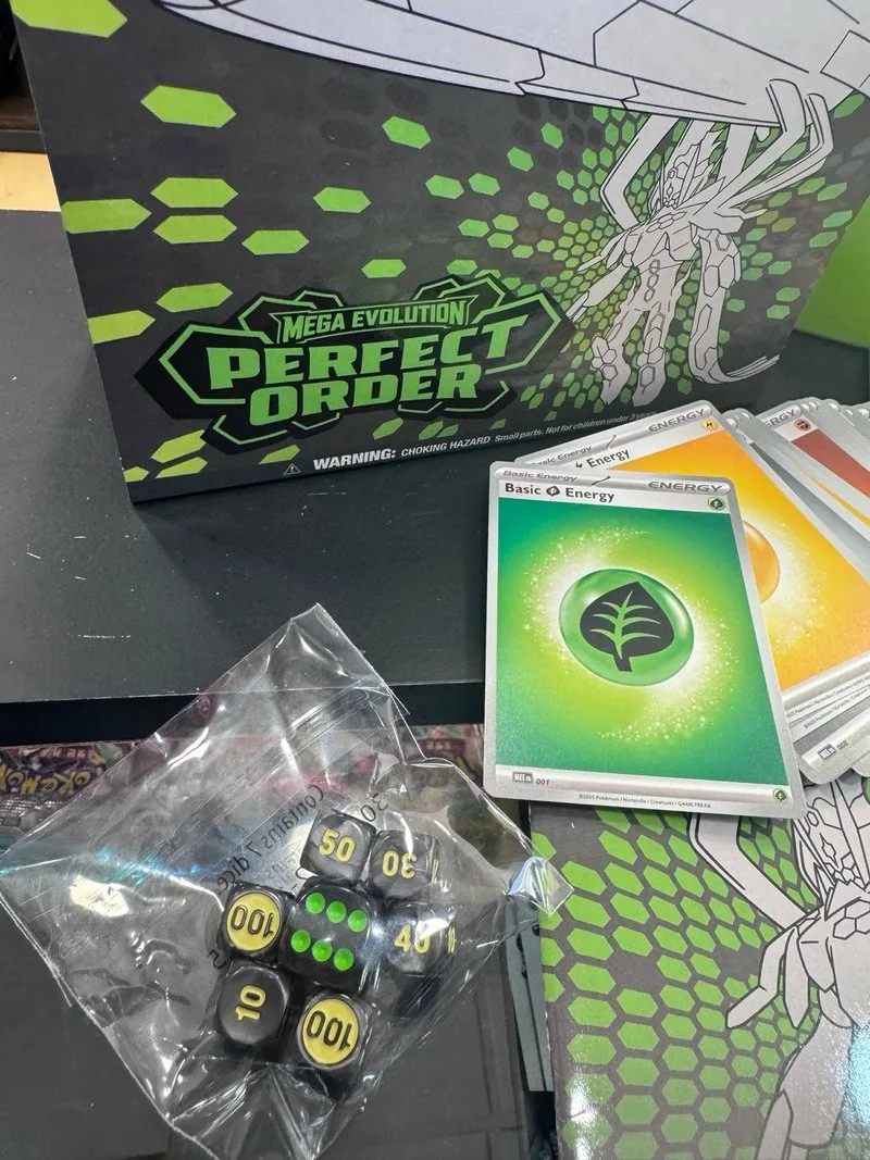 Pokemon Perfect Order ETB Caja Entrenador abierta