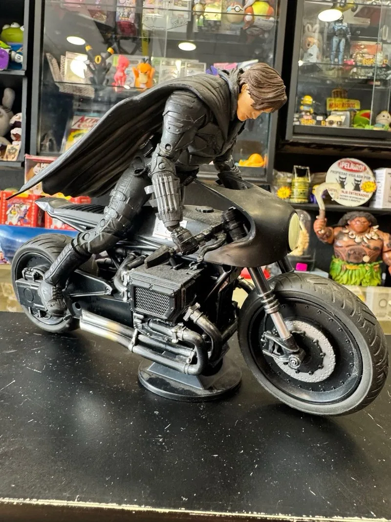 Batman con Batimoto Robert Pattinson