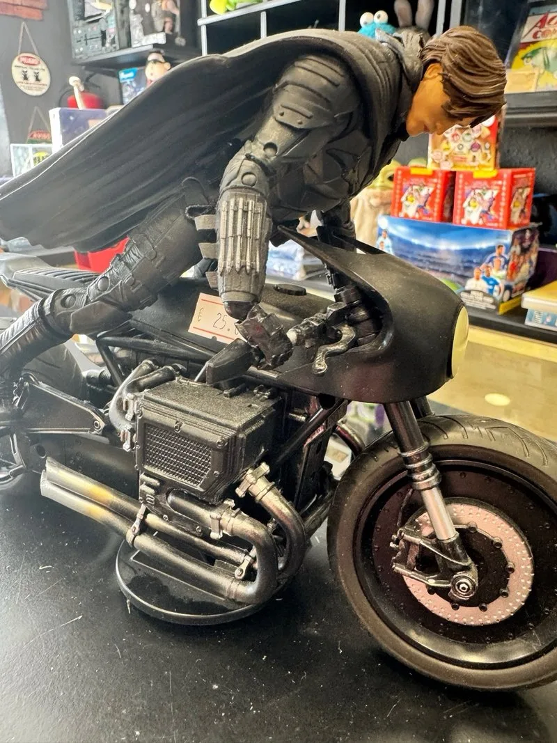 Batman con Batimoto Robert Pattinson