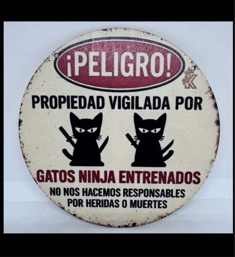 Cartel Madera Peligro Gatos Ninja Humor