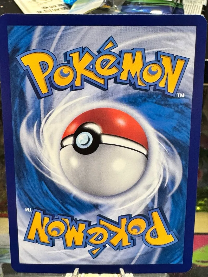 Carta Pokémon Salamence 133/103 AR 30 Aniversario
