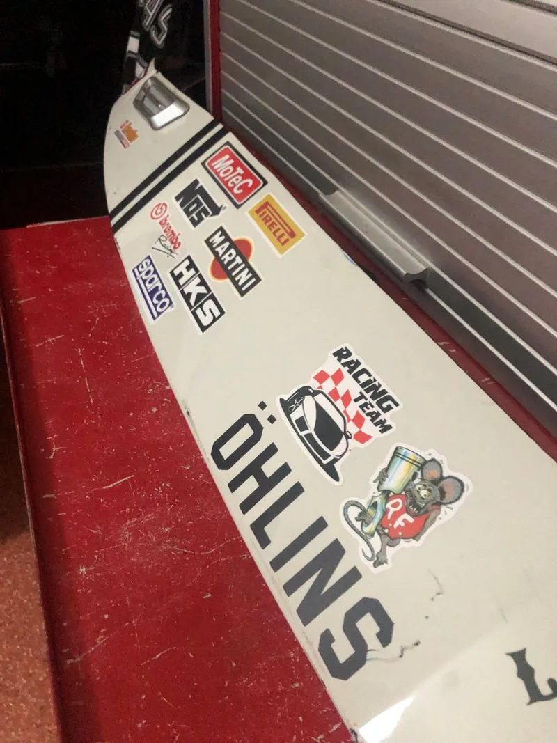 Aleron coche de carreras personalizado decoracion
