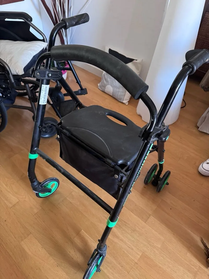 Silla de ruedas y andador plegables