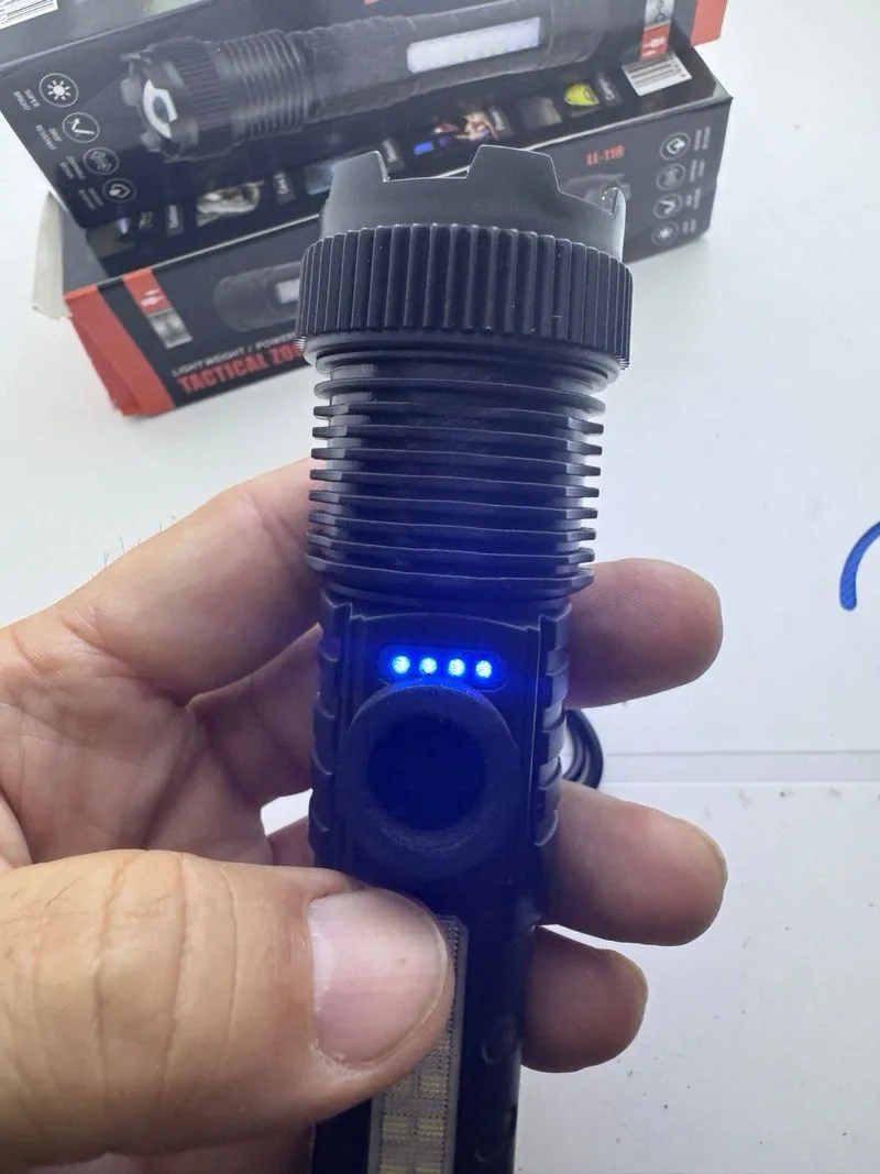 Linterna Táctica Zoom USB Potente