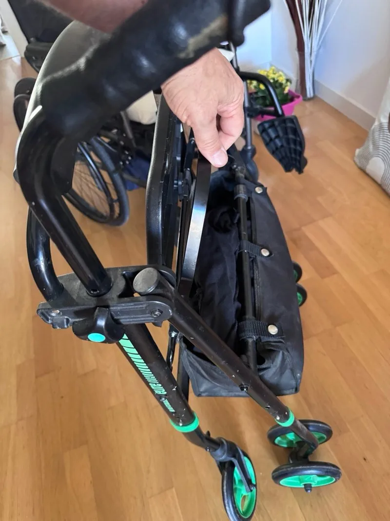 Silla de ruedas y andador plegables