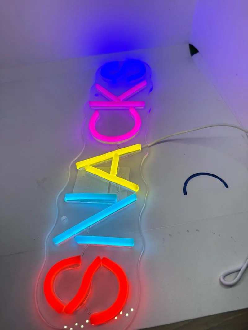 Cartel Neón LED Snacks Multicolor