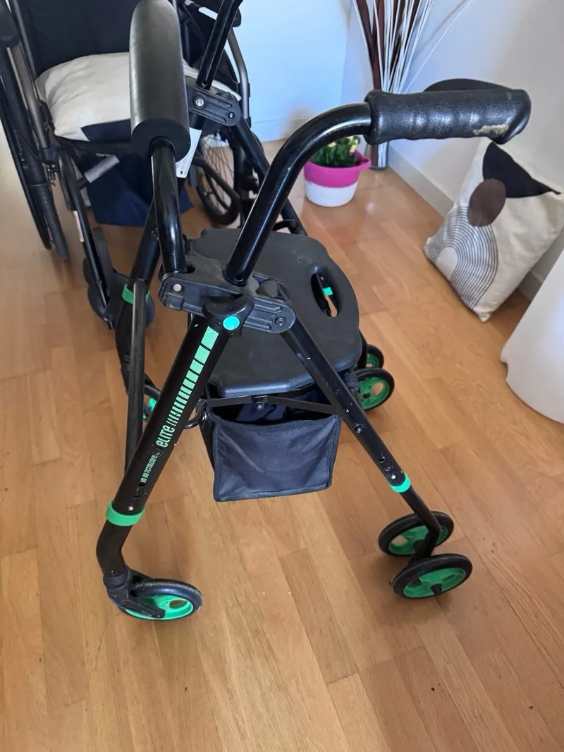Silla de ruedas y andador plegables