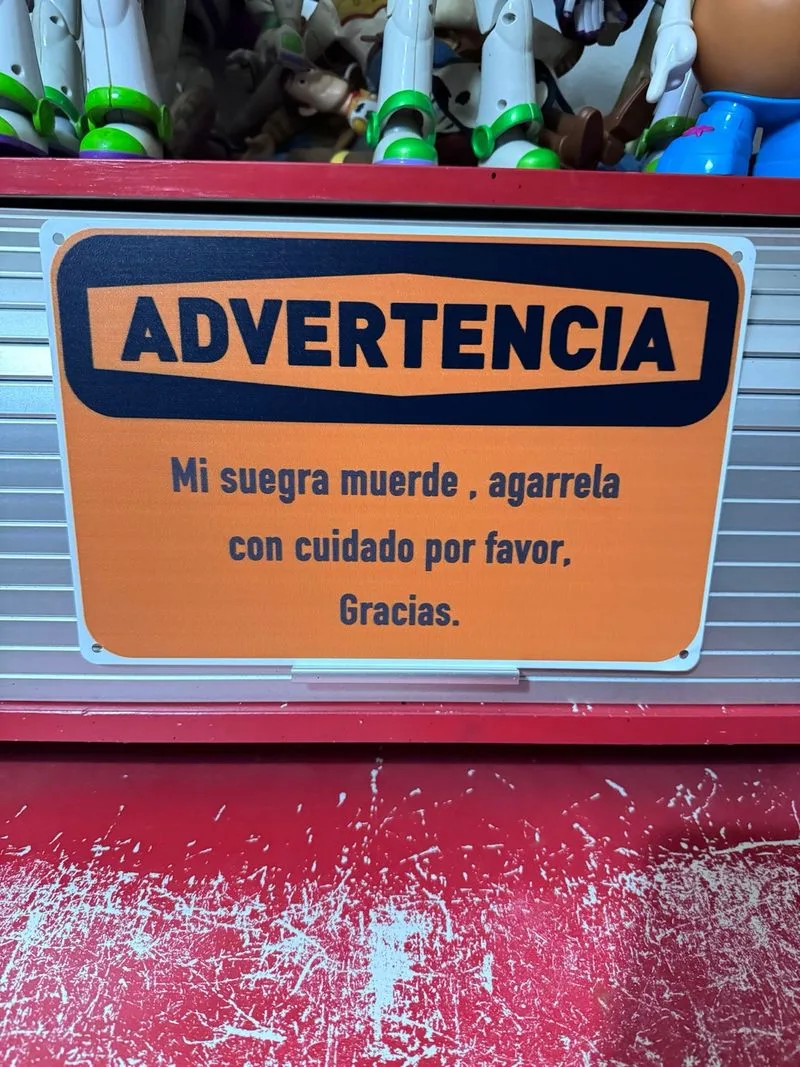 Cartel Advertencia Mi Suegra Muerde