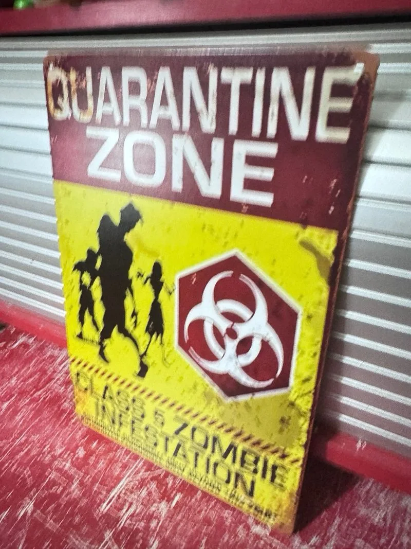 Cartel Metálico Zona Cuarentena Zombis