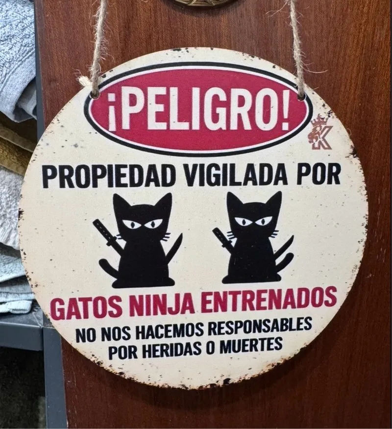 Cartel de madera Peligro Gatos Ninja humor