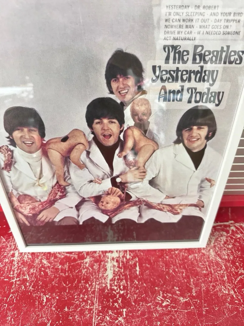 The Beatles Yesterday and Today Portada lienzo