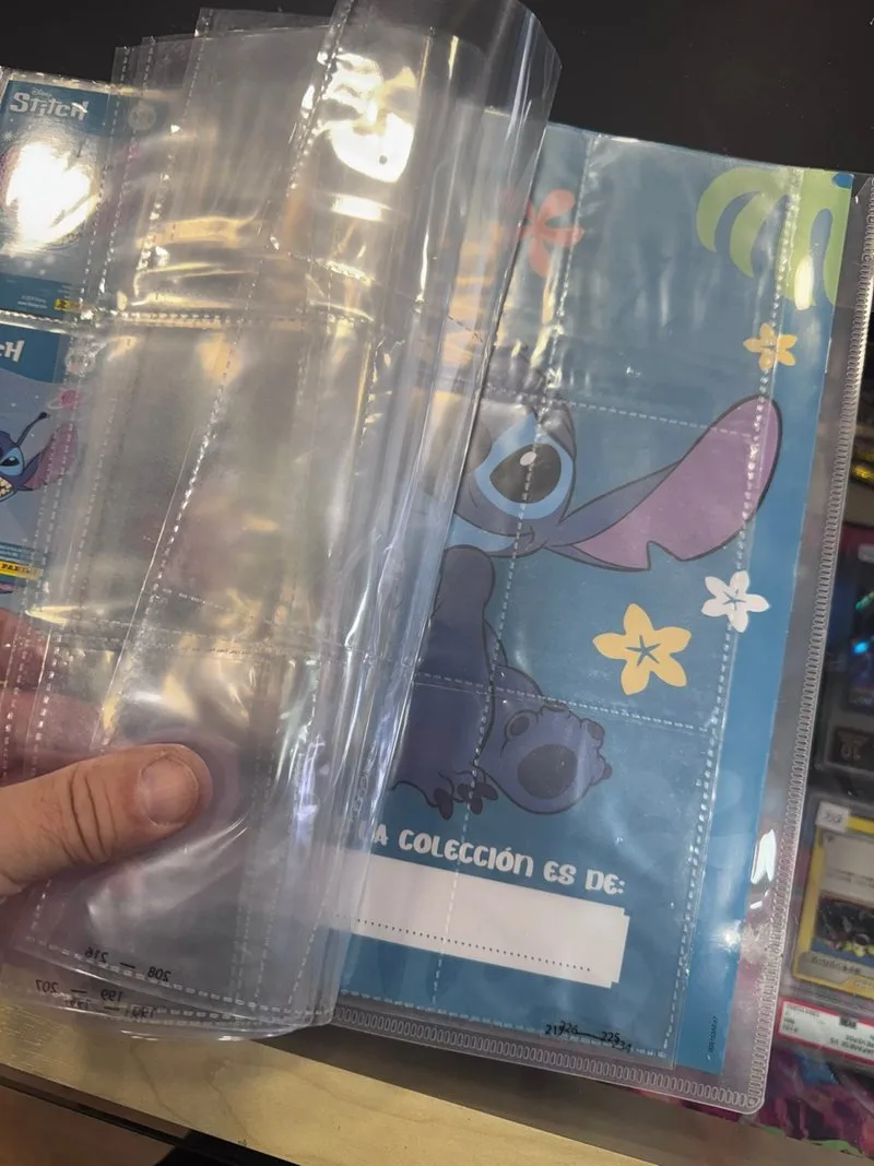 Álbum de cromos Disney Stitch Checklist