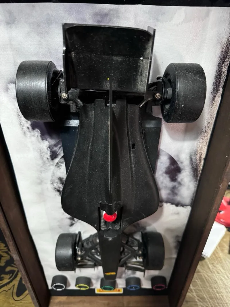 Maqueta F1 Pirelli tipos de neumaticos Enmarcada
