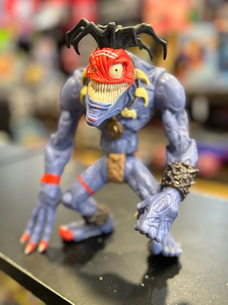 Insaniac Pequeños Guerreros Figura