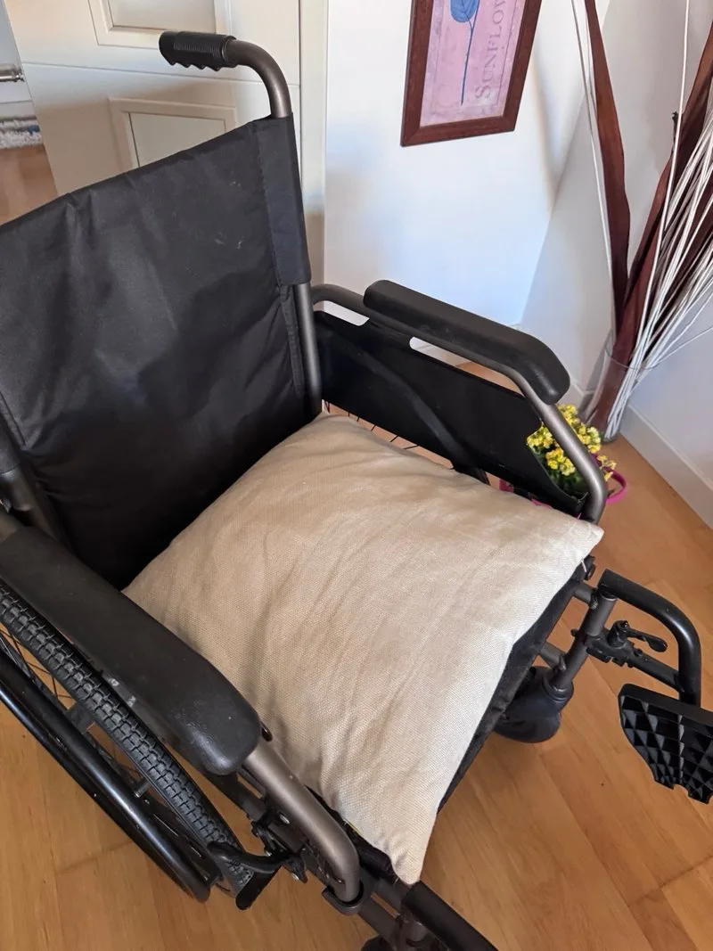 Silla de ruedas y andador plegables