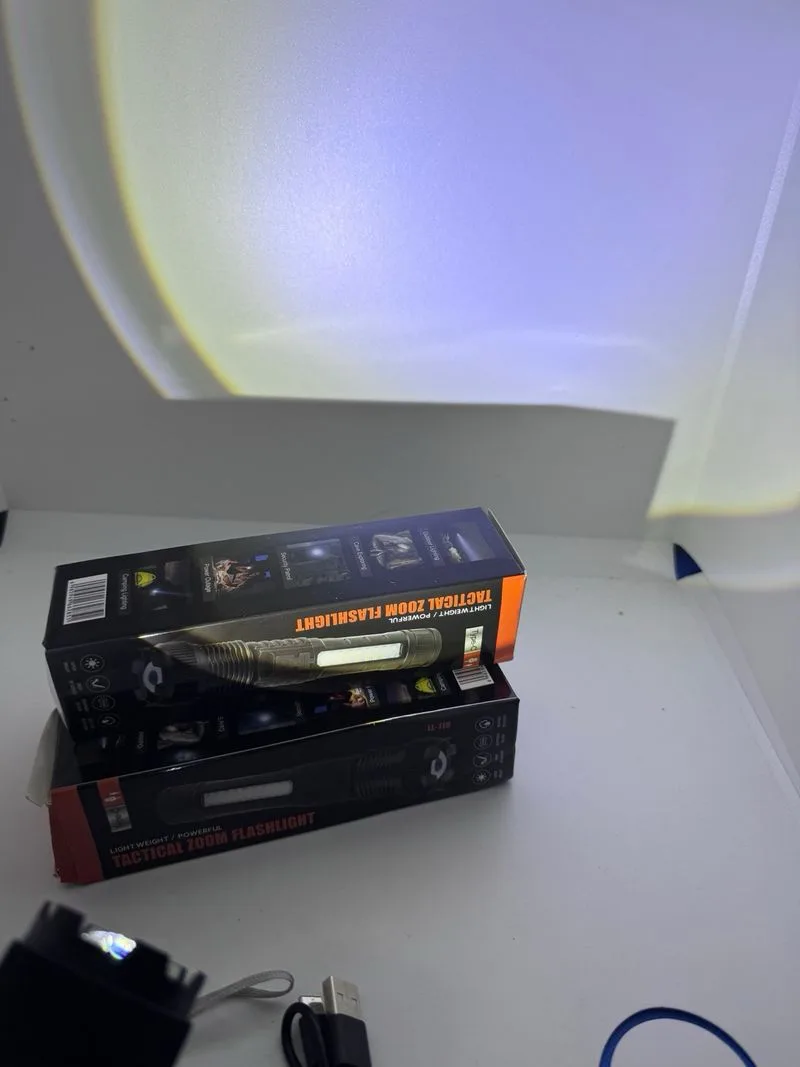 Linterna Táctica Zoom USB Potente