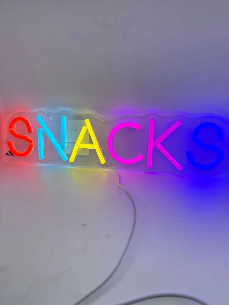 Cartel Neón LED Snacks Multicolor