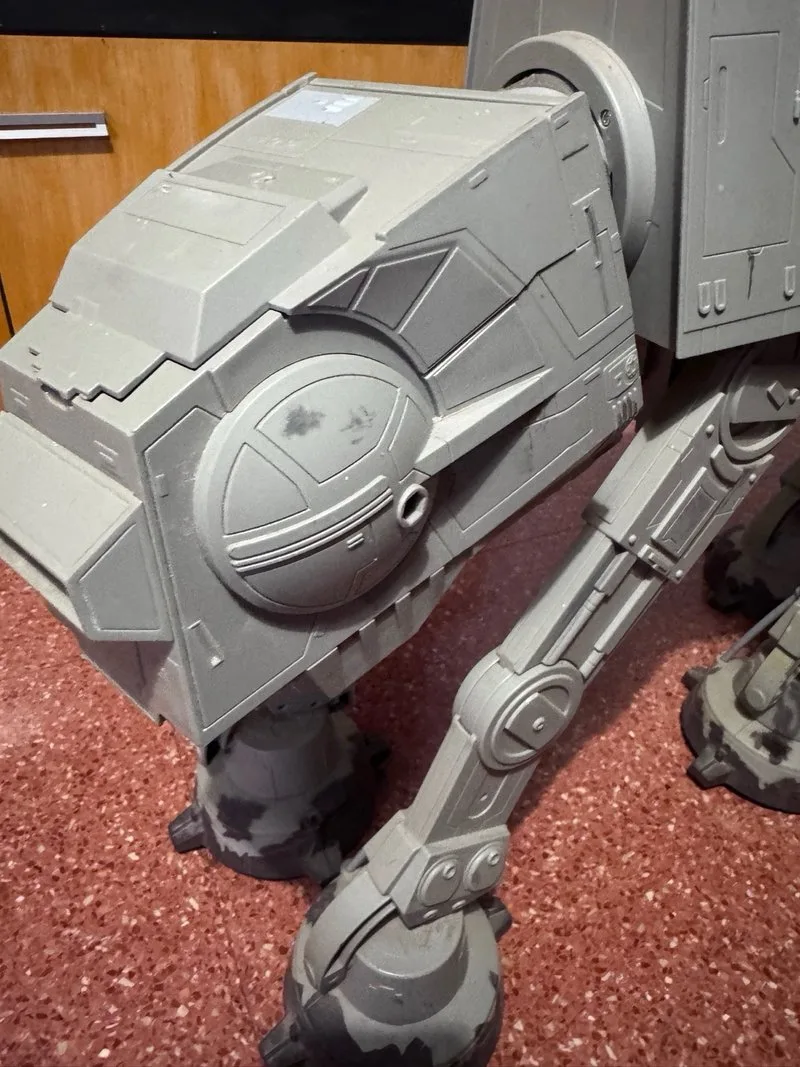 AT-AT Legacy 2010 Hasbro Funcionando