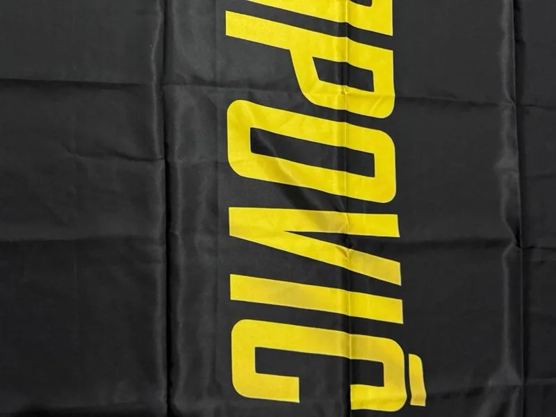 Bandera Escapes Akrapovic de 150x90 cm