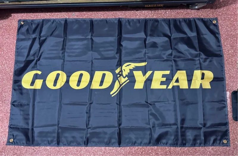Bandera Grande Neumaticos Goodyear