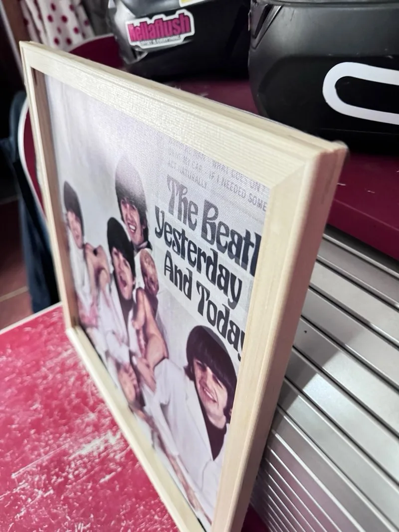Yesterday and Today the beatles portada en marco
