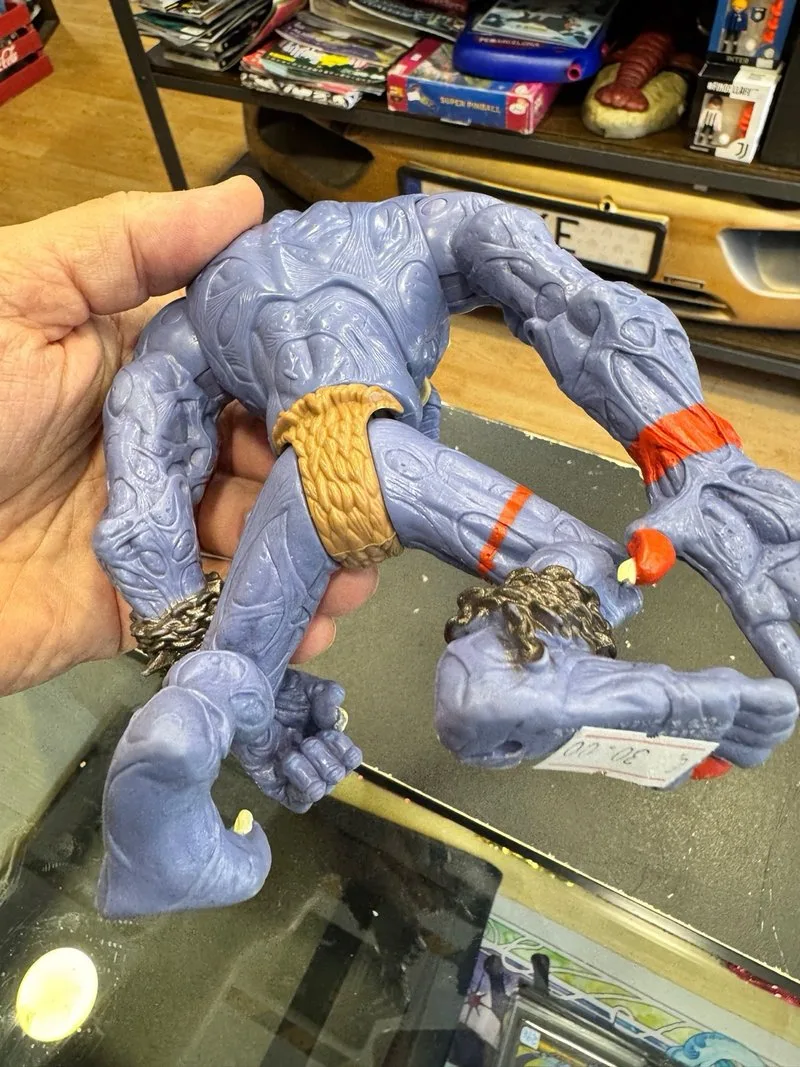 Insaniac Pequeños Guerreros Figura