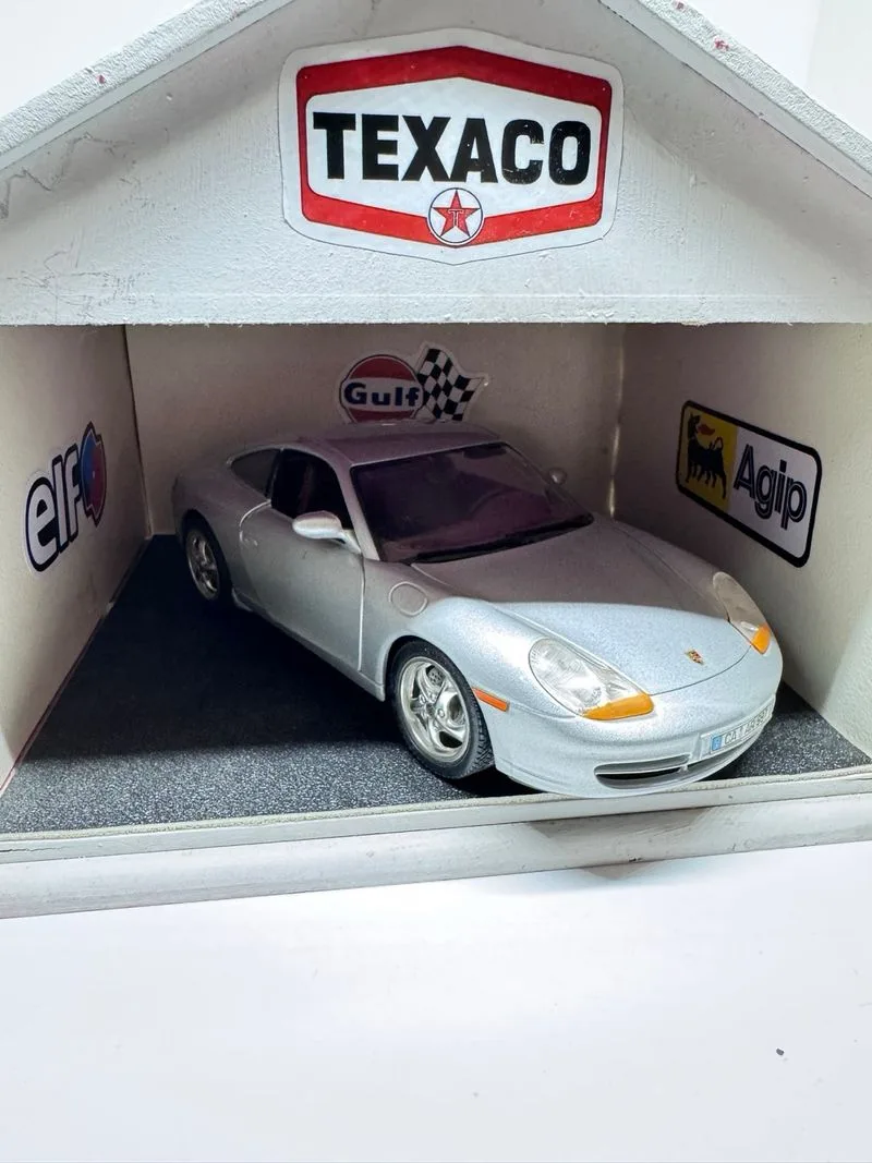 Garaje escala coches vintage hecho a mano