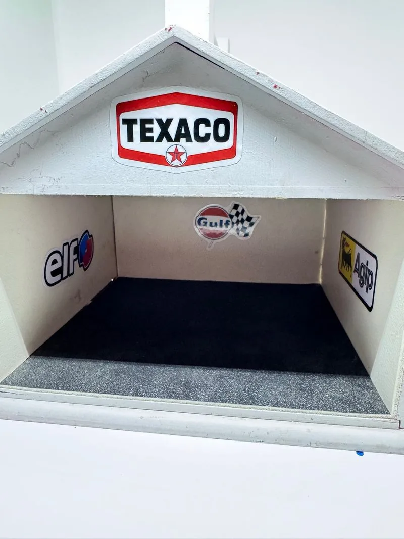 Garaje escala coches vintage hecho a mano