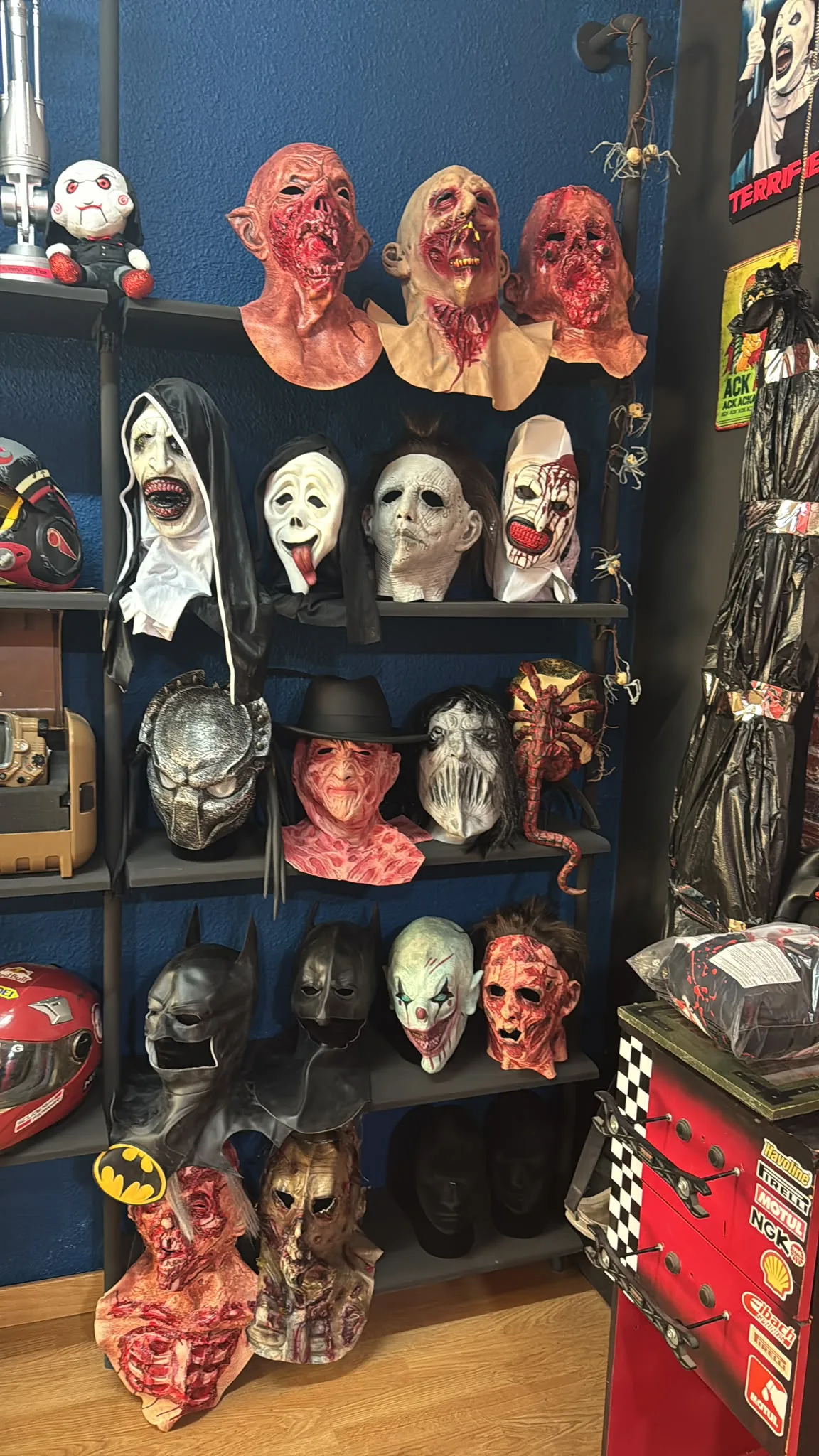 Pared de máscaras de terror