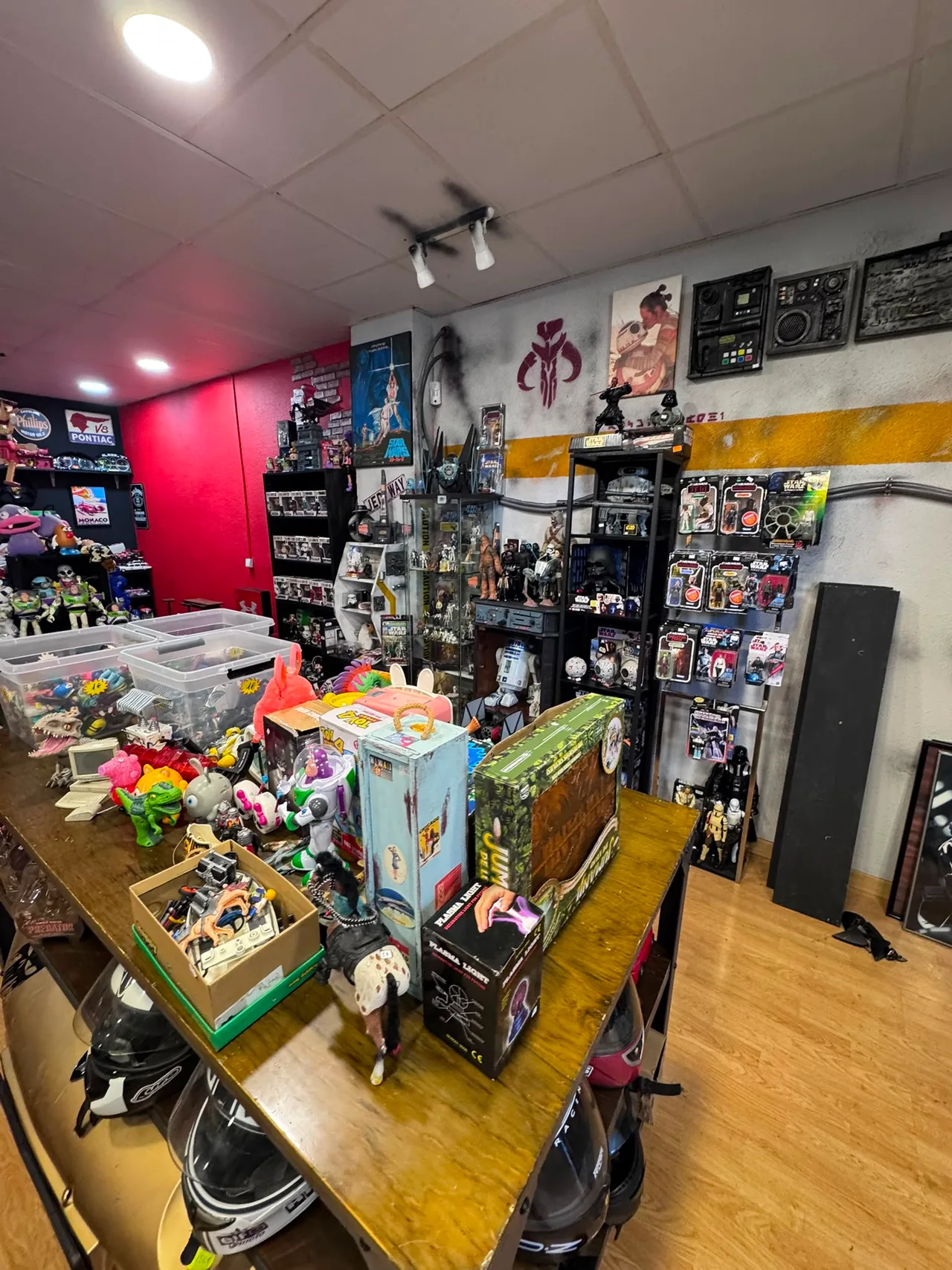 Zona de juguete suelto, con cajas para rebuscar